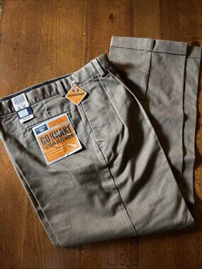 Dockers Khaki Pants Brown Classic Fit Size 33 X 30 NWT